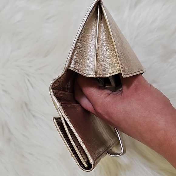 Gucci Metallic Gold Guccissima Leather Indy Continental Wallet - Picture 17 of 17